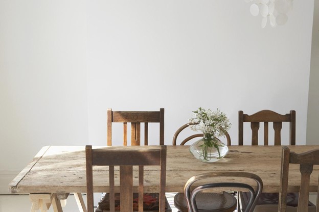 How to dress a dining table